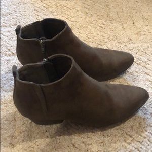 Women’s Old Navy Boots Size 9